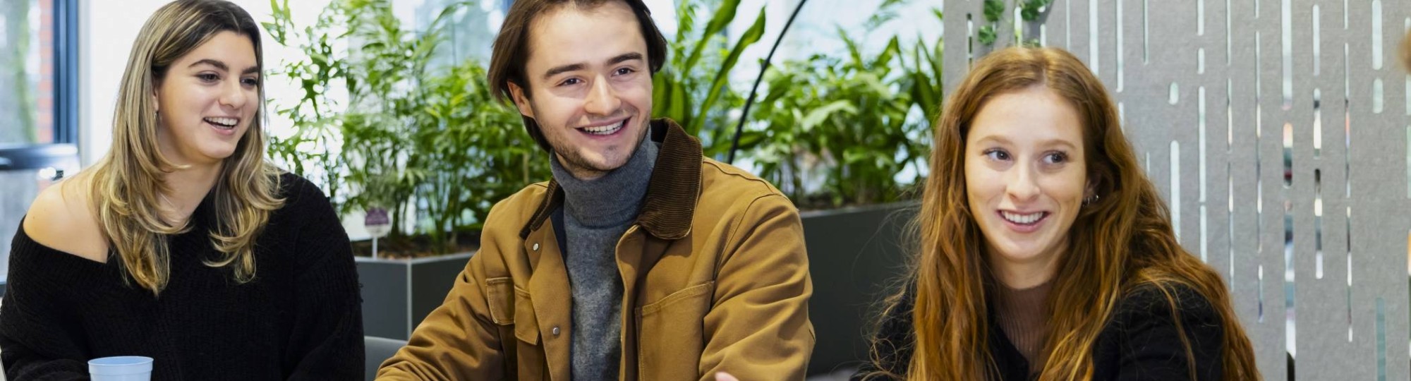 Foto van post-hbo-studenten van de financiële HAN-opleidingen (Academie Financieel Economisch Management)