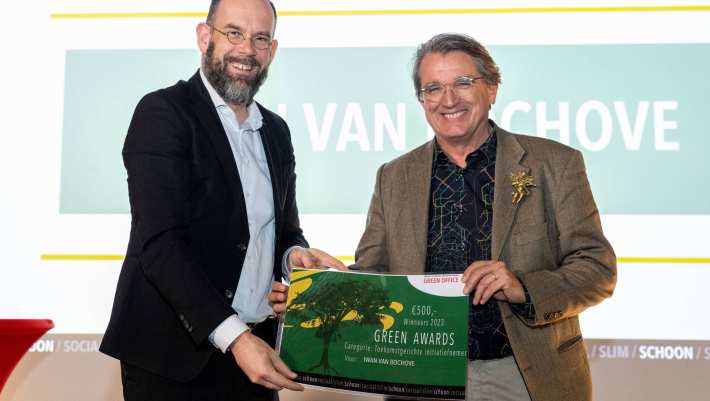 Iwan van Bochove, coördinator van het HAN Mobility Innovation Center (MIC) en een ervaren industrieel ontwerper, heeft de HAN Green Award 2023 ontvangen in de categorie Toekomstgerichte Initiatiefnemer.