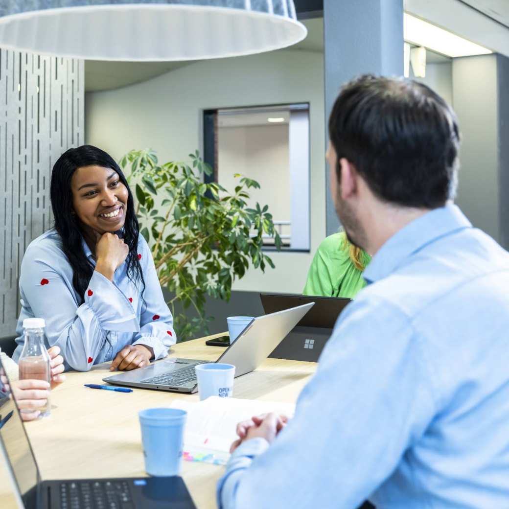 studenten accountancy deeltijd in overleg in gemeenschappelijke ruimte HAN Arnhem, finance, financieel, AFEM