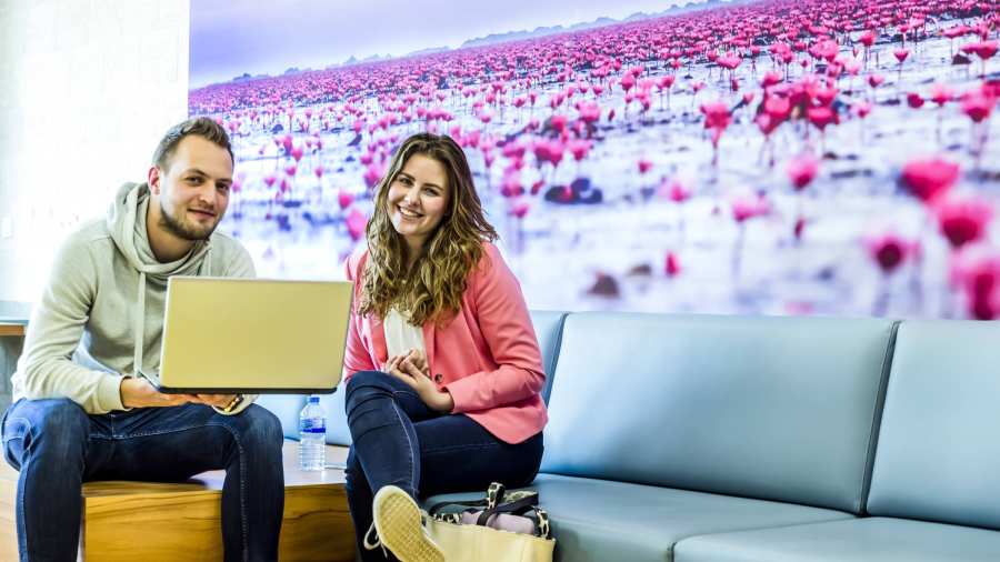 twee studenten in de basecamp, FEM HBO Rechten