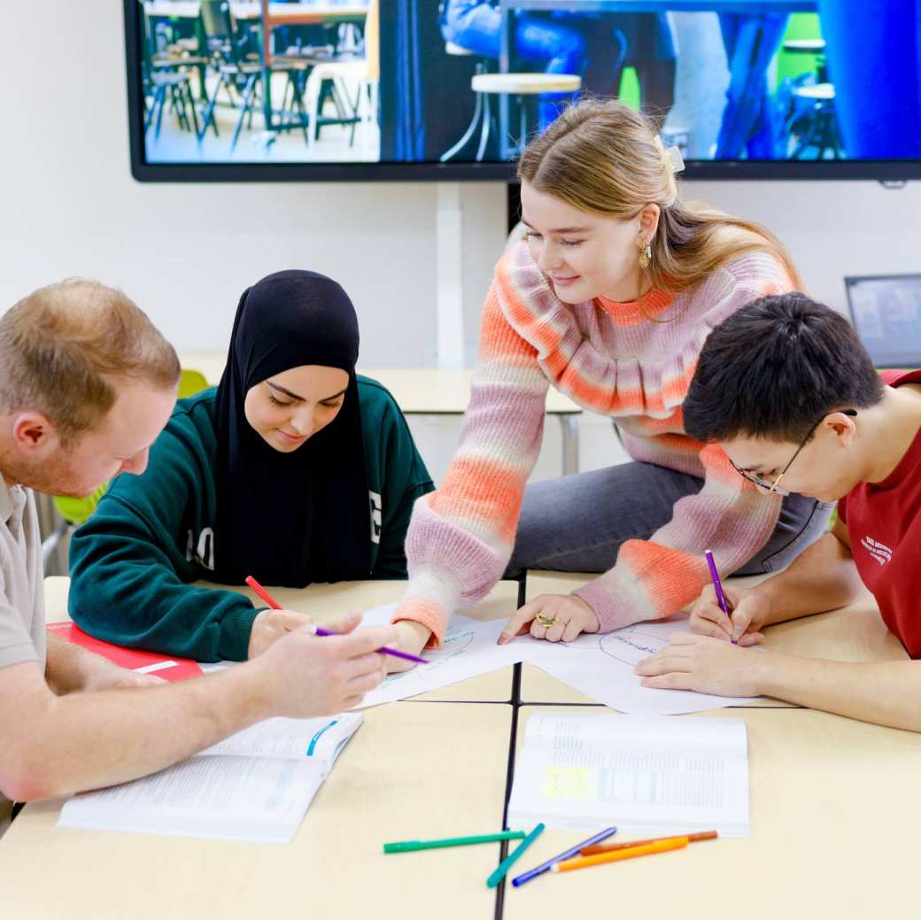 HAN Academie Educatie, Pabo, Pabo-ALO, ALPO, voltijd en deeltijd, studenten in lokaal werken samen aan project, 2024