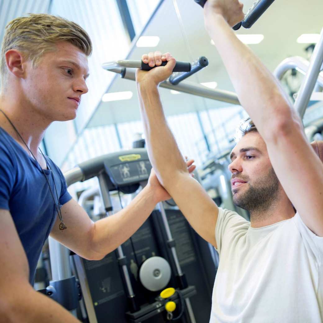 Fysiotherapie seneca studenten begeleiding bij oefeningen/sport