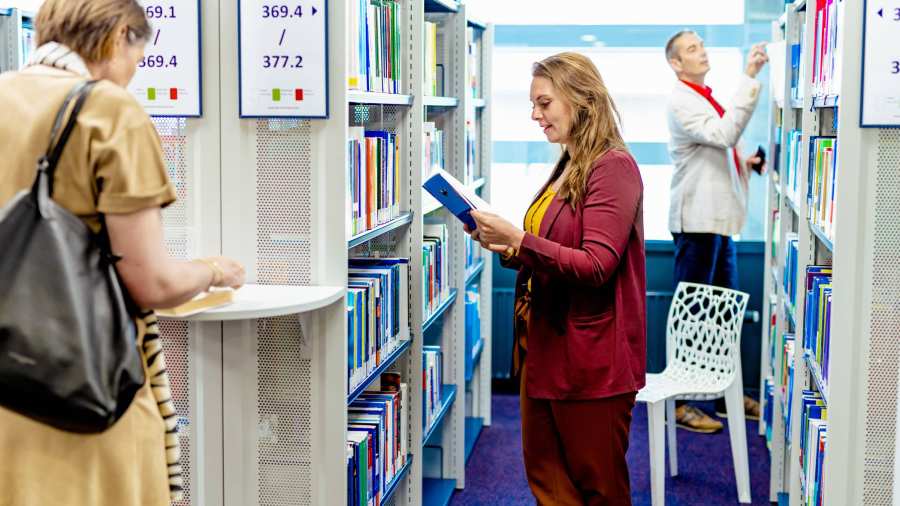 Logistics Management deeltijd, studiecentrum, boeken, uitzoeken, studeren, 2022