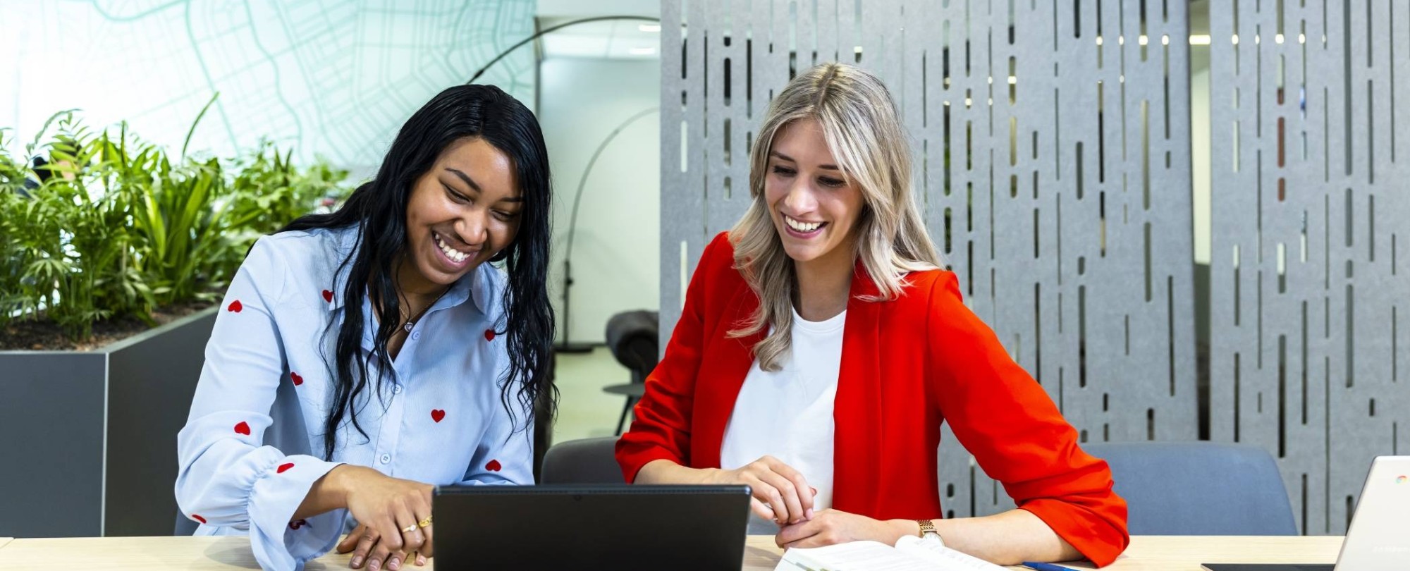 Studenten van de hbo-opleiding Accountancy in gesprek