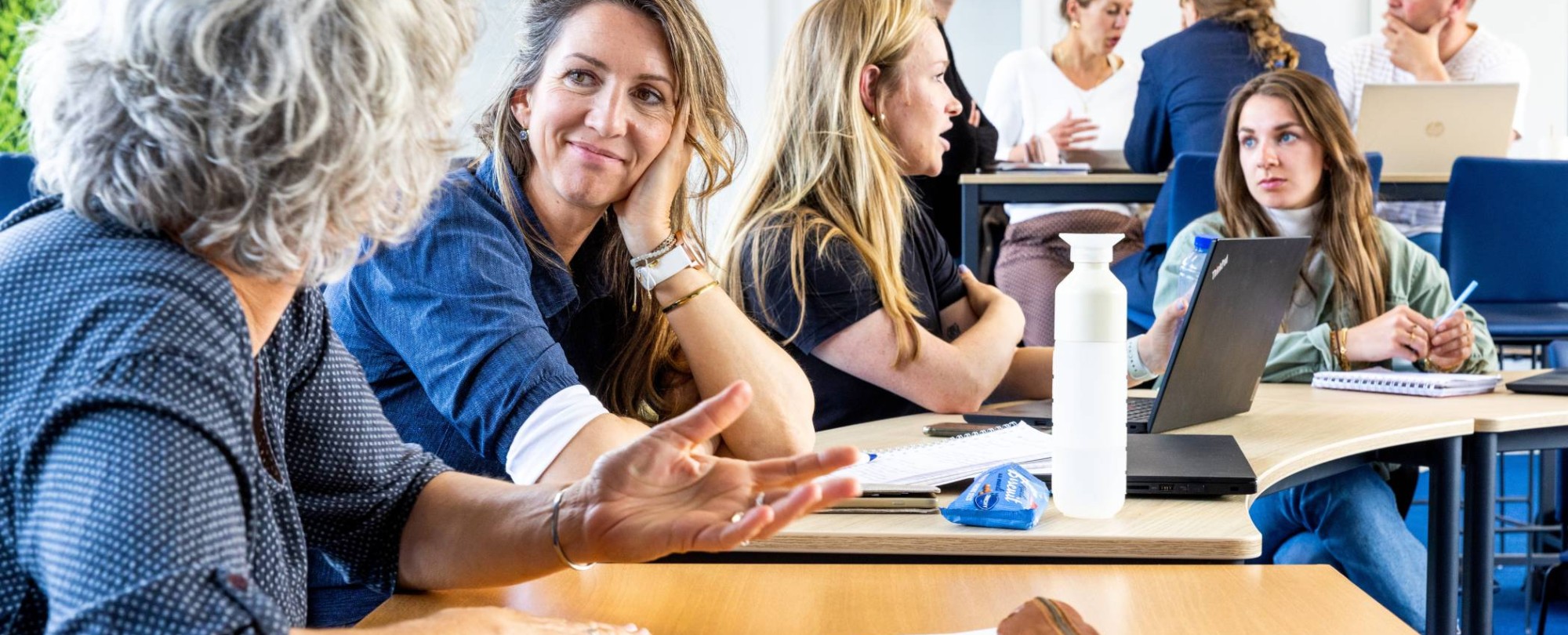 Studenten van de master pedagogiek volgen een les op de groenewoudseweg