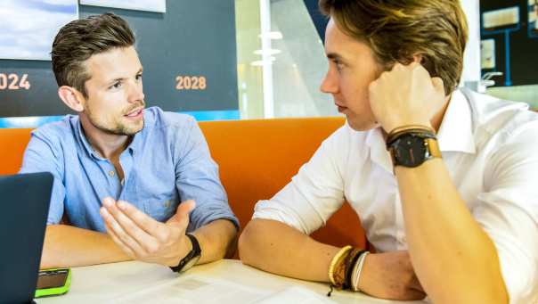 Studenten van de master pedagogiek volgen een les op de groenewoudseweg