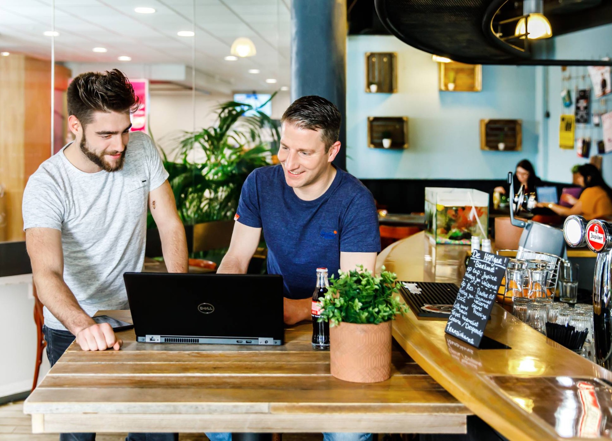 Master-studenten aan het werk in de HANgar op de HAN