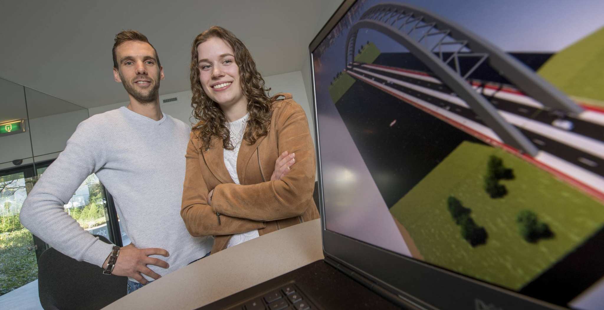 Niek Pouwels, specialist civiele techniek bij Ingenieursbureau ABT Velp en Arlinde Daanen, HAN-student minor Creatief Construeren