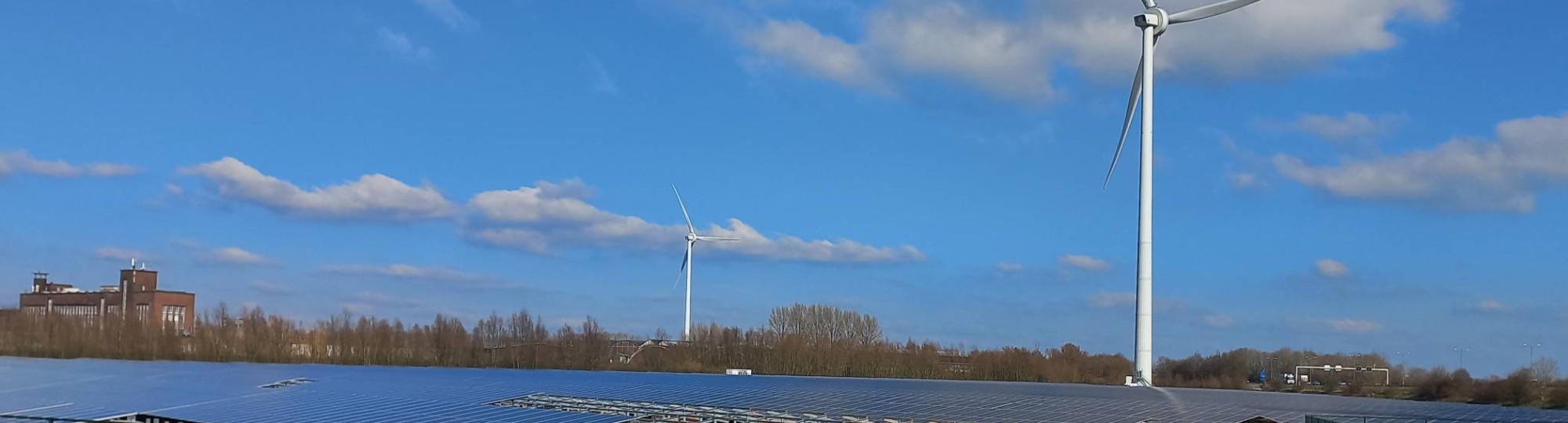 Windmolens en zonnepanelen Koningspleij