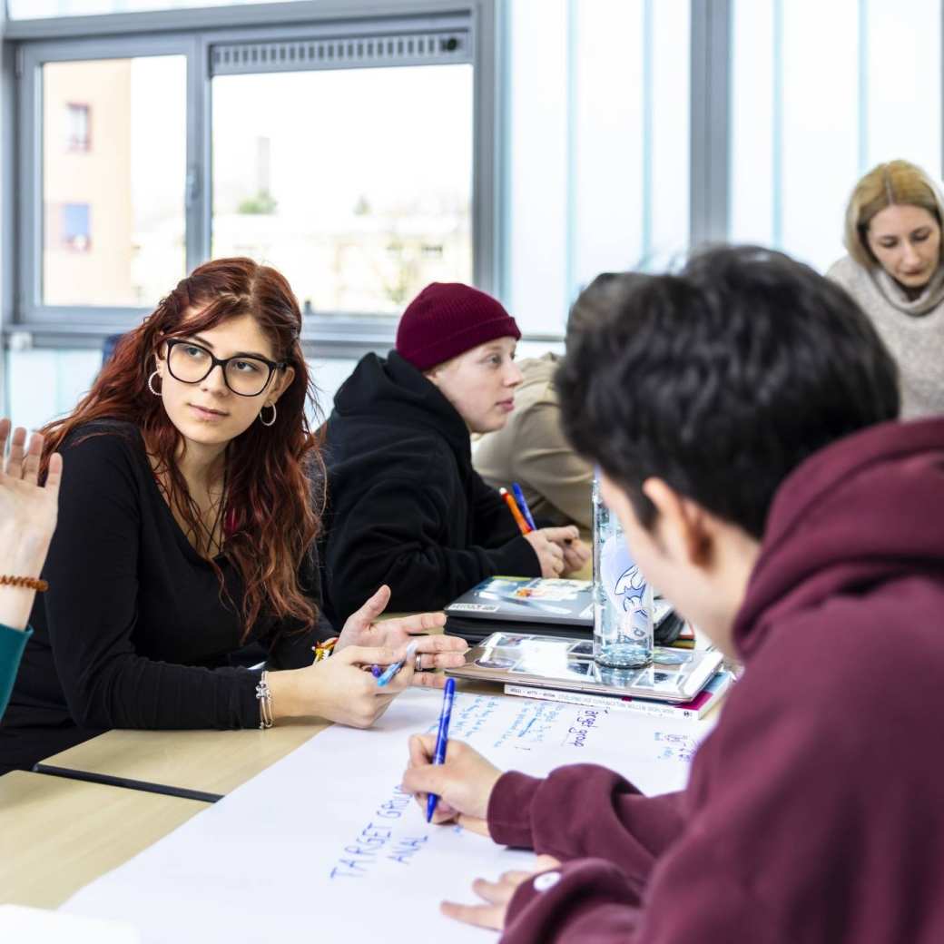 International Social Work, Docent student samenwerken college creatief