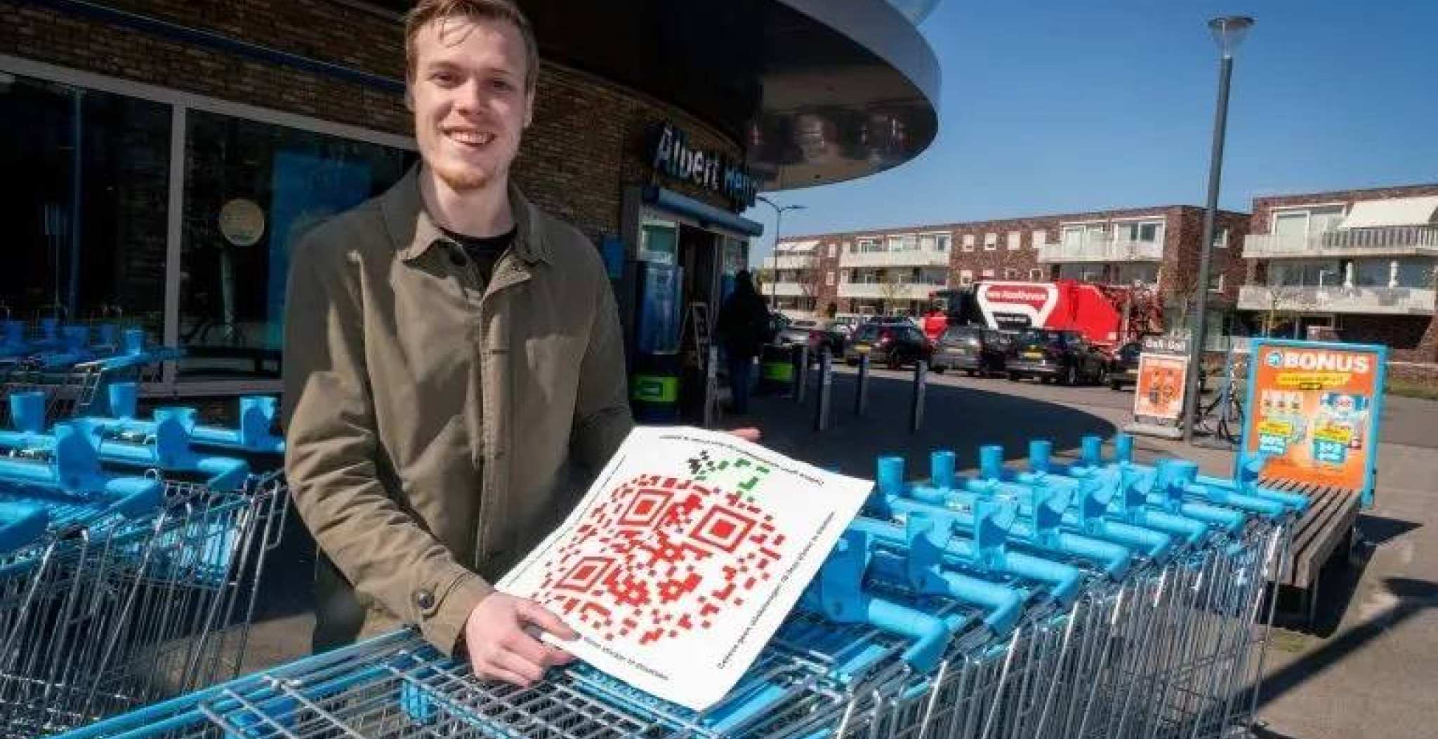 GÃ© Custers bij winkelwagen met QR code - TechGelderland