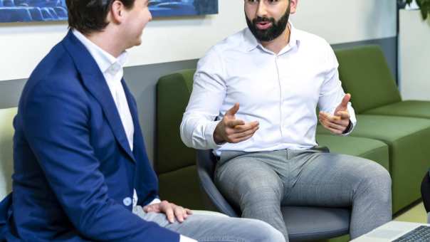 Foto van post-hbo-studenten van de financiële HAN-opleidingen (Academie Financieel Economisch Management)