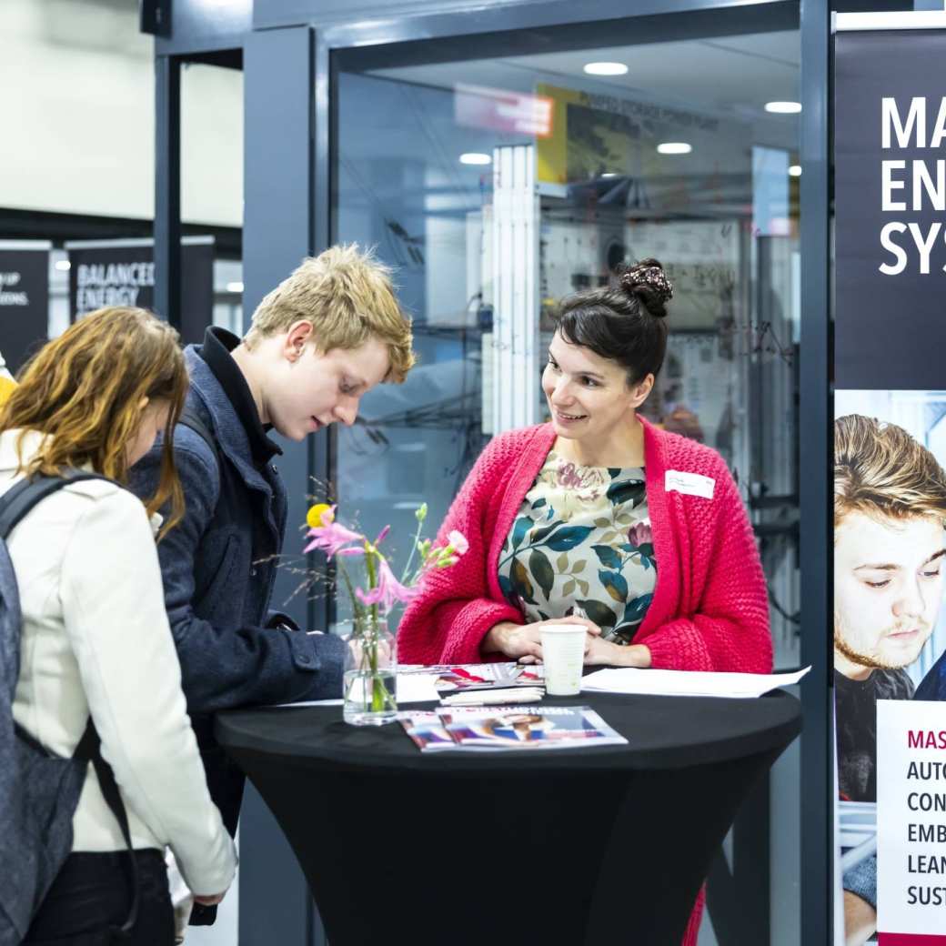 Open Avond Arnhem. Bezoekers bij master engineering systems. Ruitenberglaan 29, Arnhem