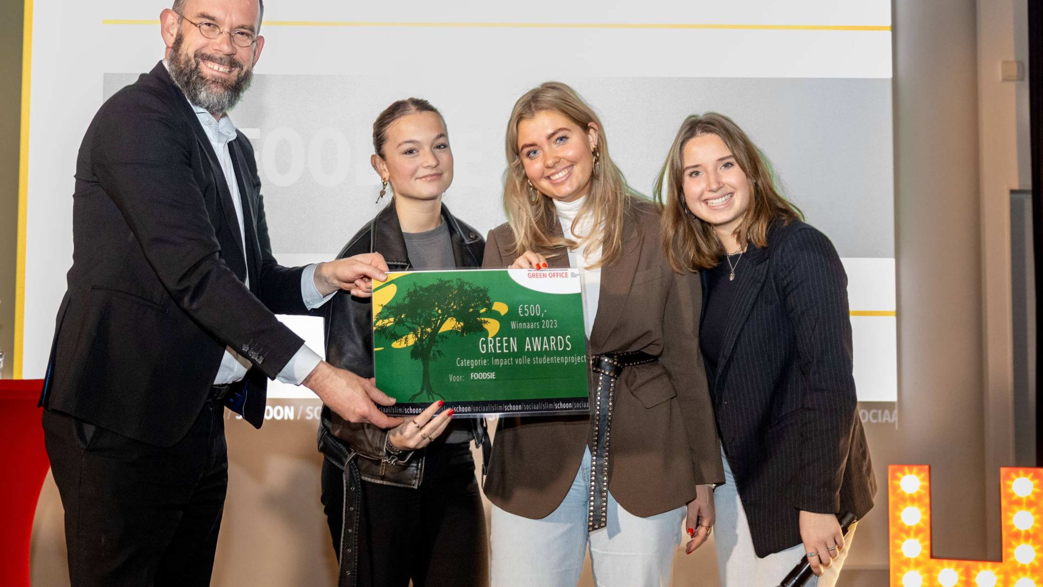 Op 20 december werden door Rob Verhofstad de HAN Green Awards uitgereikt. Dit zijn foto's van de verschillende winnaars en genomineerden.