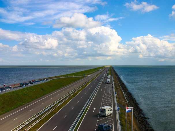 dijk als voorbeeld van sustainable river management. Civiele Techniek.