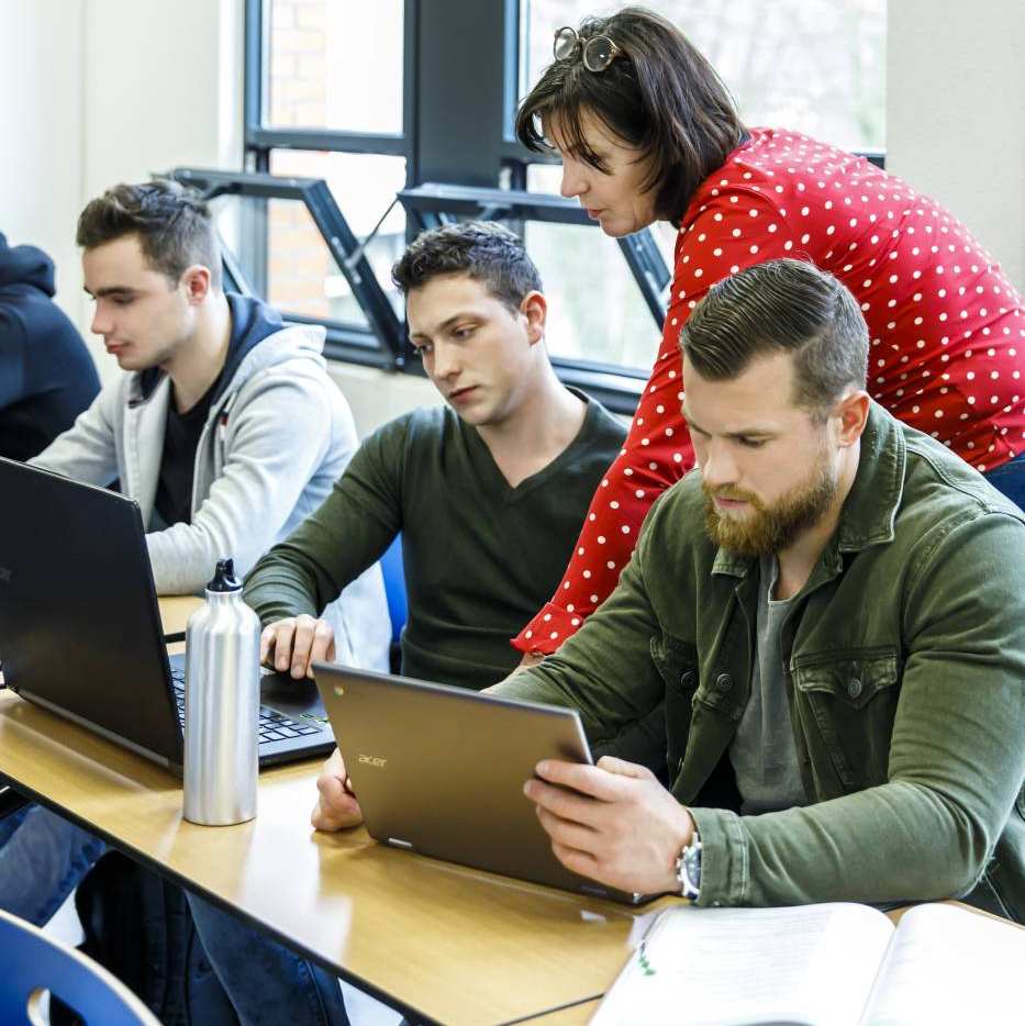 klas studenten klaslokaal lessituatie, FEM commerciele economie, accountancy