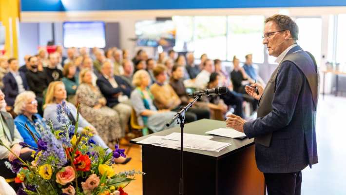 Lector Velleman spreekt zijn inaugurele rede uit tijdens zijn installatie