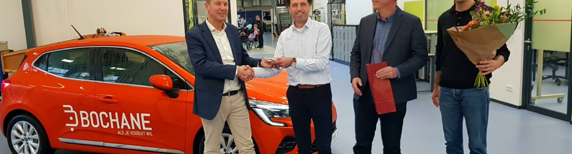 Sleuteloverdracht van Renault Clio voor in bruikleen bij Academie Engineering en Automotive