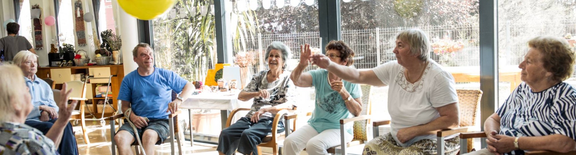 die deelnemen aan groepsactiviteiten