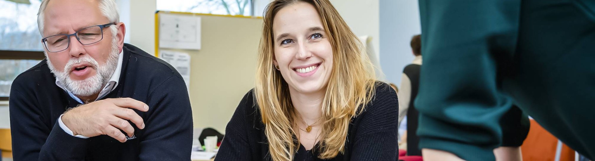 Man en vrouw samen aan tafel