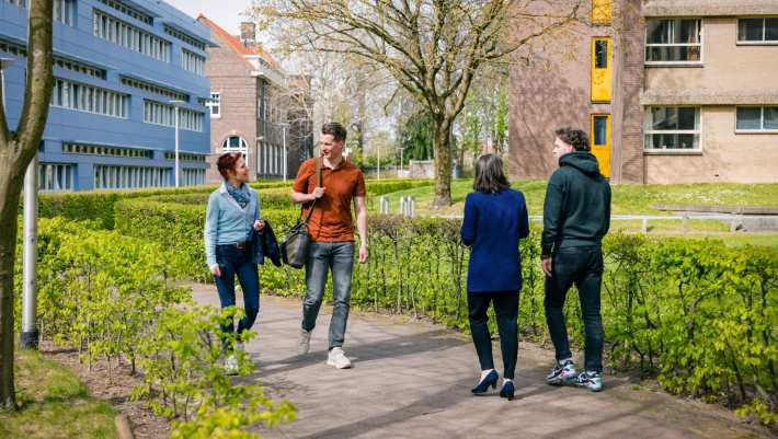 Learning & Development deeltijd, laan van scheut 10, lopen, praten, overleggen, student en docent, 2022