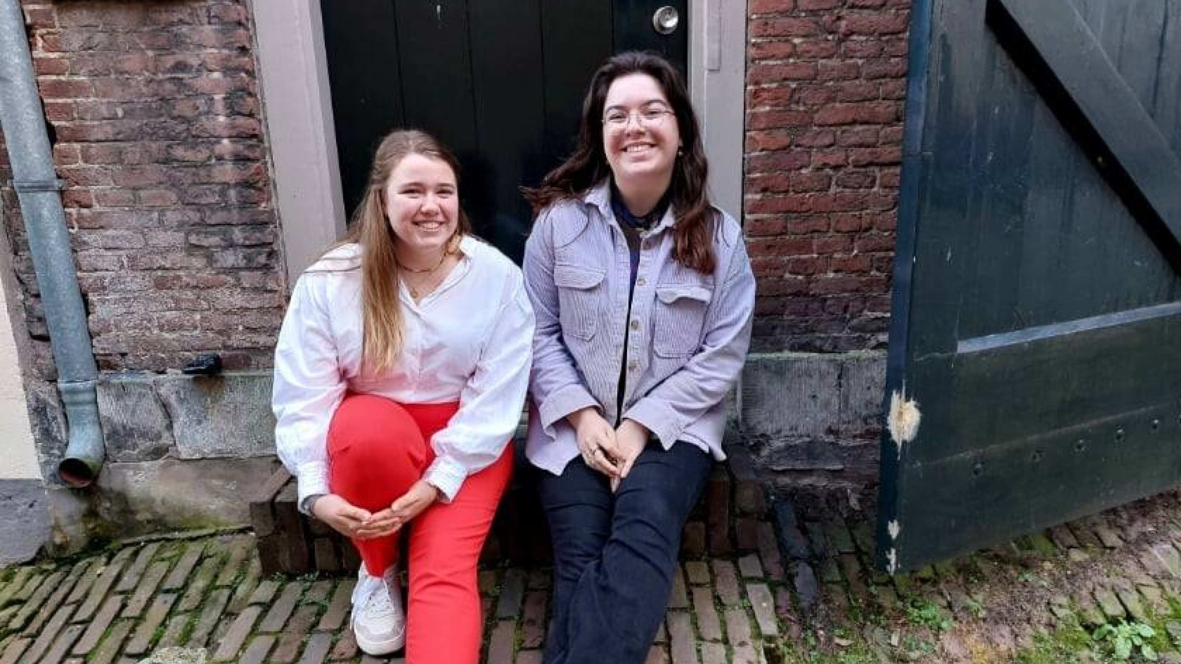 Foto van Isa en Lynn nieuwsbericht wiskundestudenten Kenia