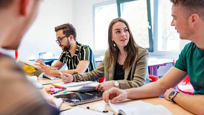 Learning and Development in Organisations voltijd, L&D, klassetting, studenten aan het werk