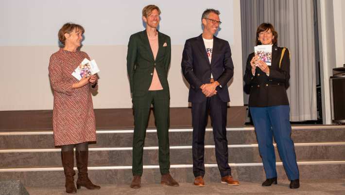 Een foto van de lectorale rede van Bauke Koekkoek bij de Politieacademie. 