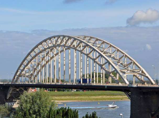 waalbrug bij Nijmegen