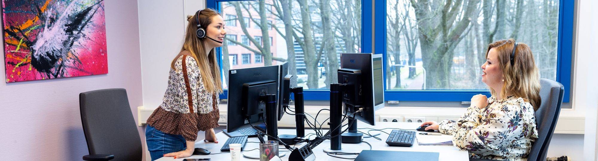 Nina van Anen en Ilona Scheurwater, medewerkers van ASKHAN