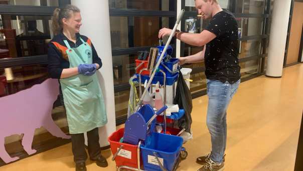 HAN-schoonmaker en student-onderzoeker Charles